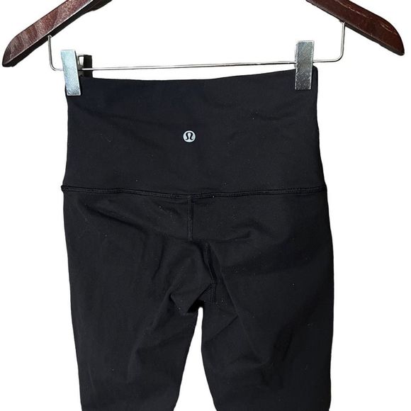 Lululemon High Rise Crop Leggings 4 - Picture 5 of 6